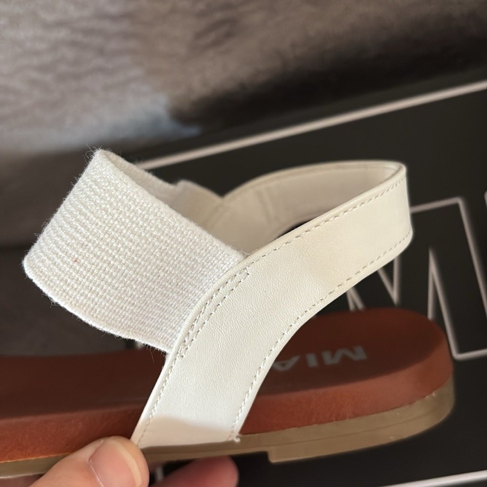 NWT MIA Sandals - Picture 5 of 7